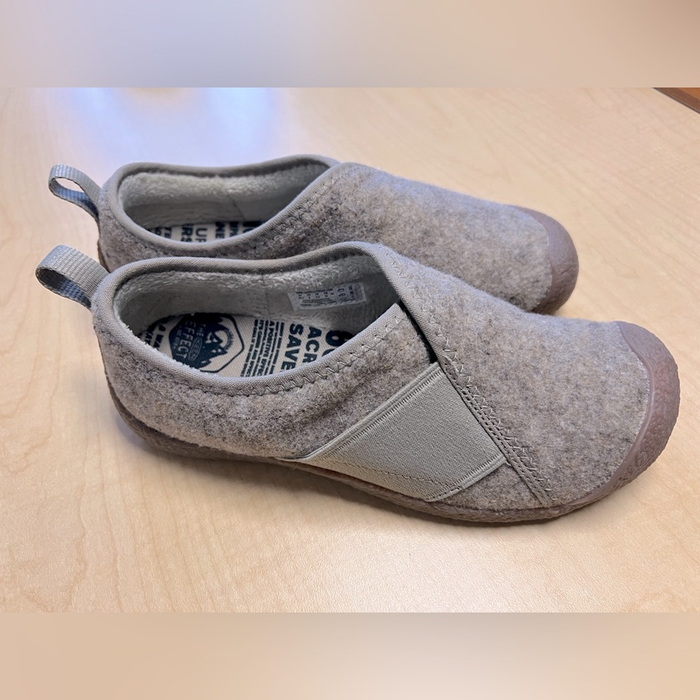 New Without Tags  -  Keens Howser Wrap Slippers
Women’s size 8